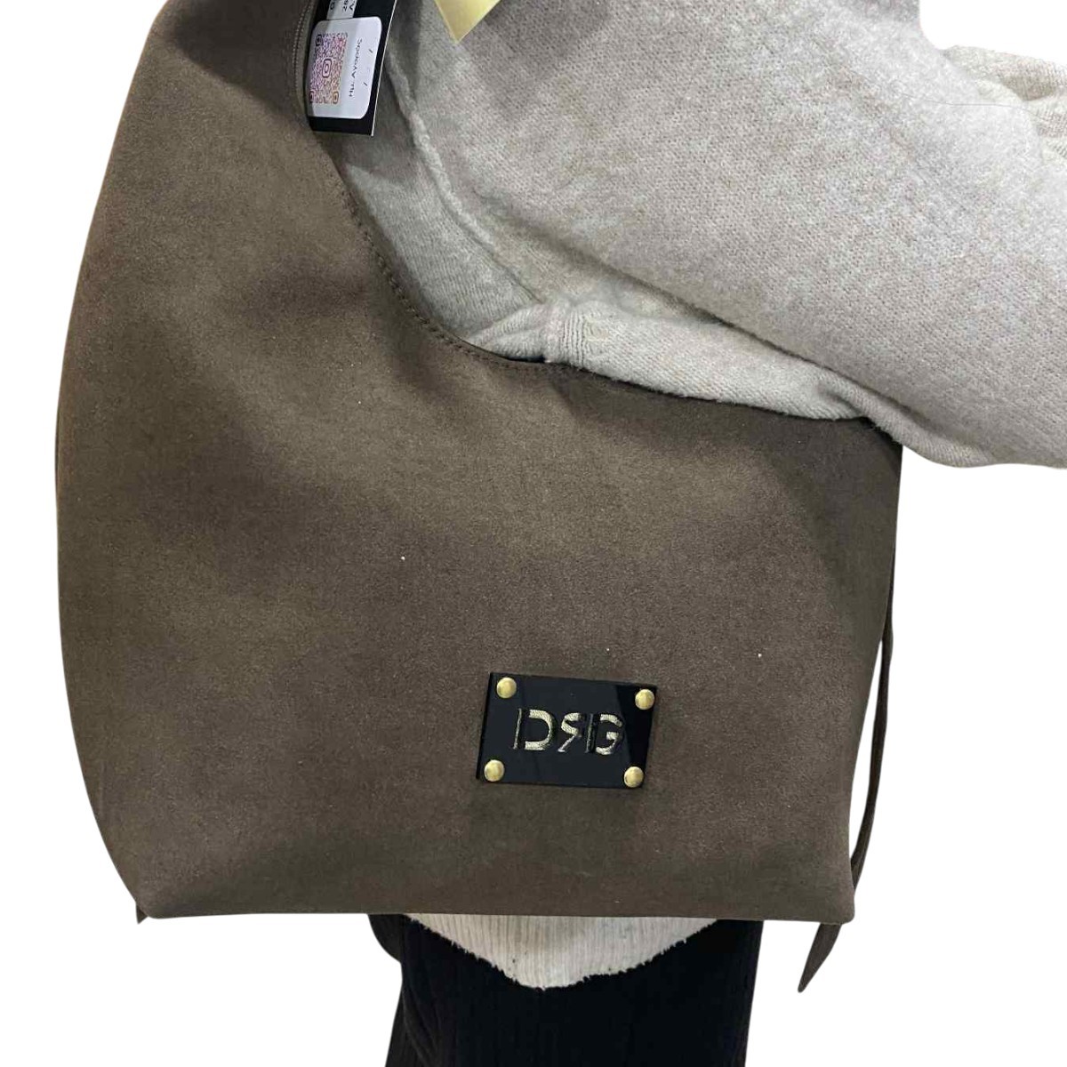 50cbe403-6cd4-4522-9d0f-d22759b82d00-Photoroom